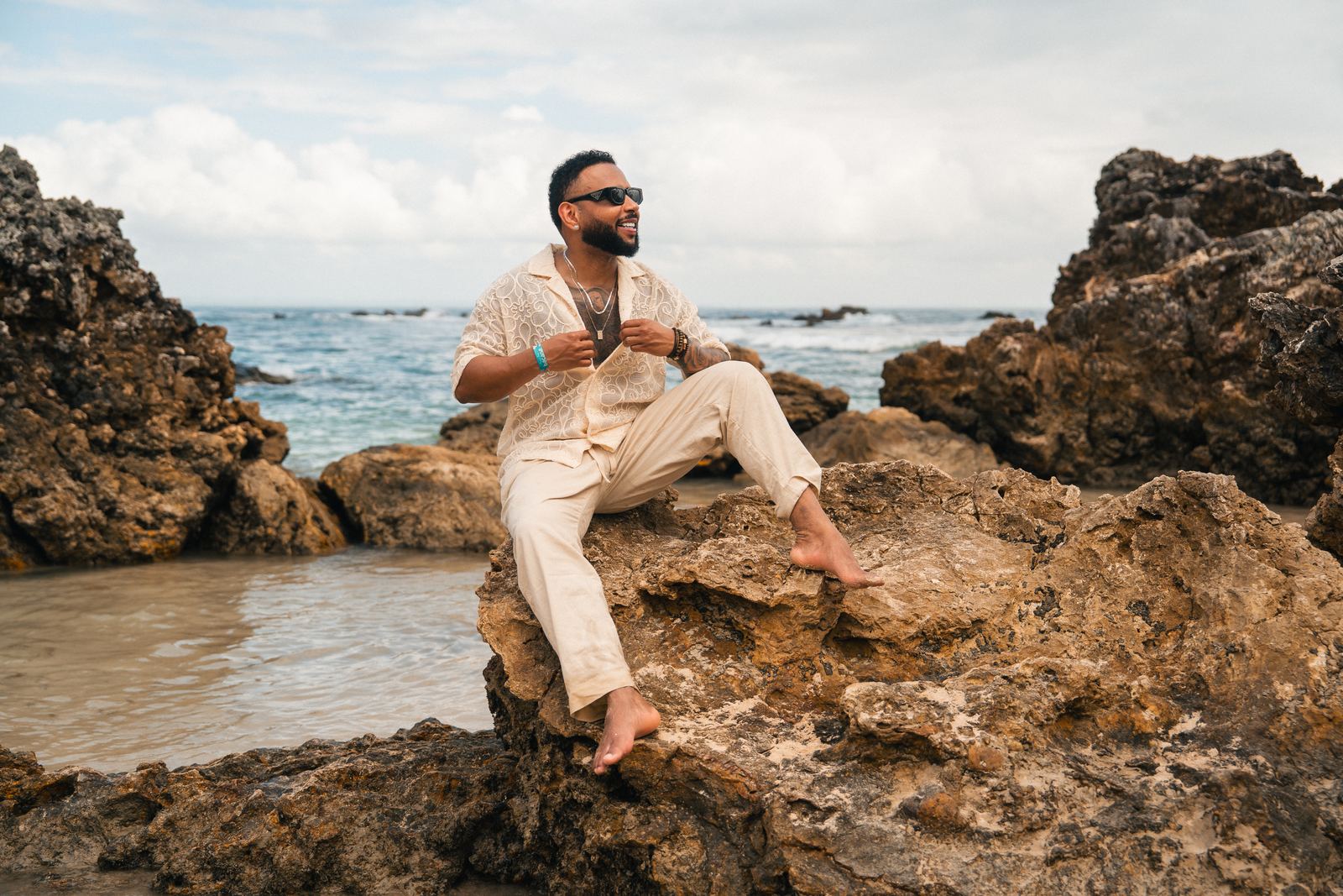 Ensaio masculino na praia em Morro de São Paulo