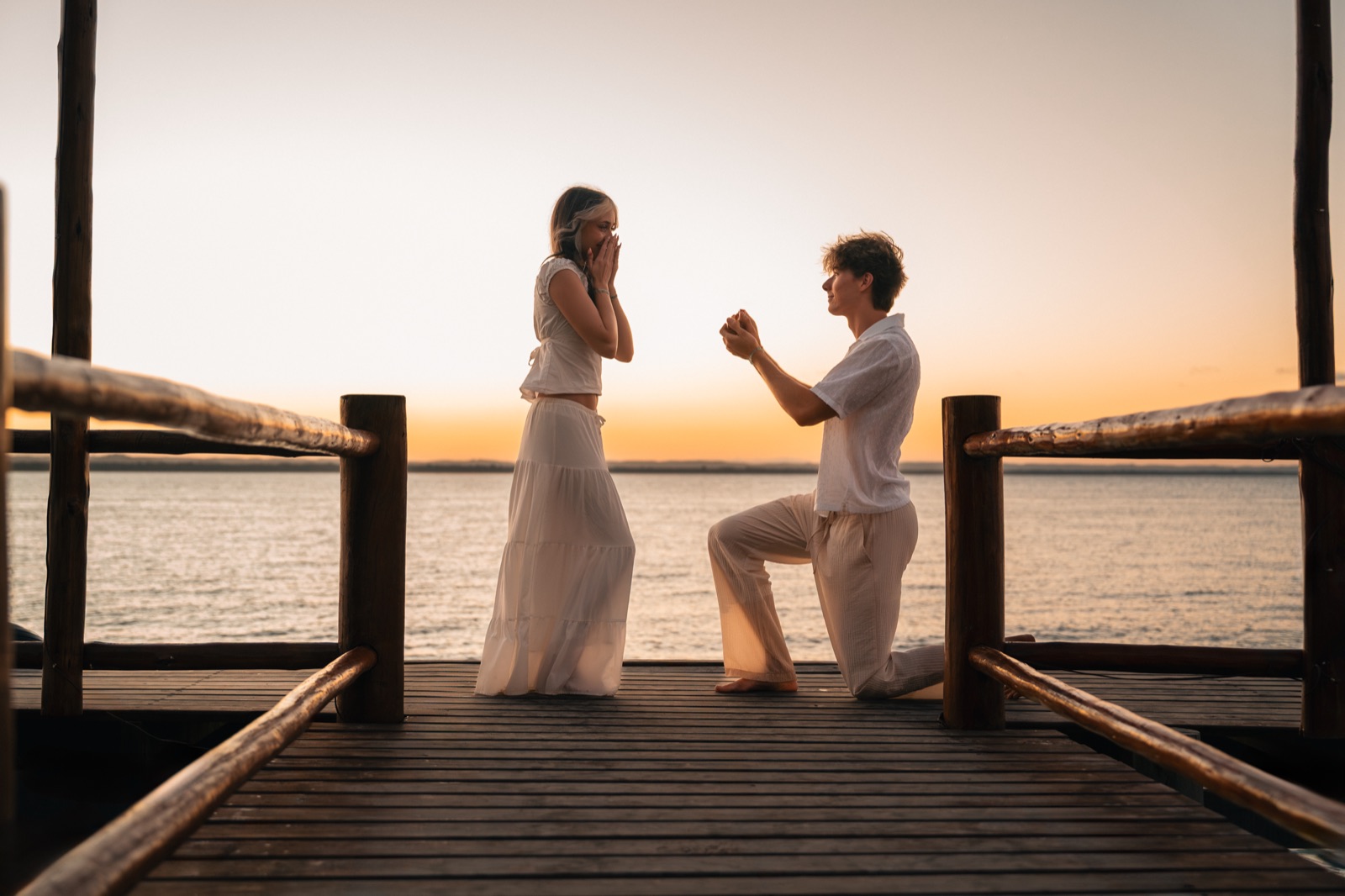 Pedido de casamento fotografado ao pôr do sol em Morro de São Paulo