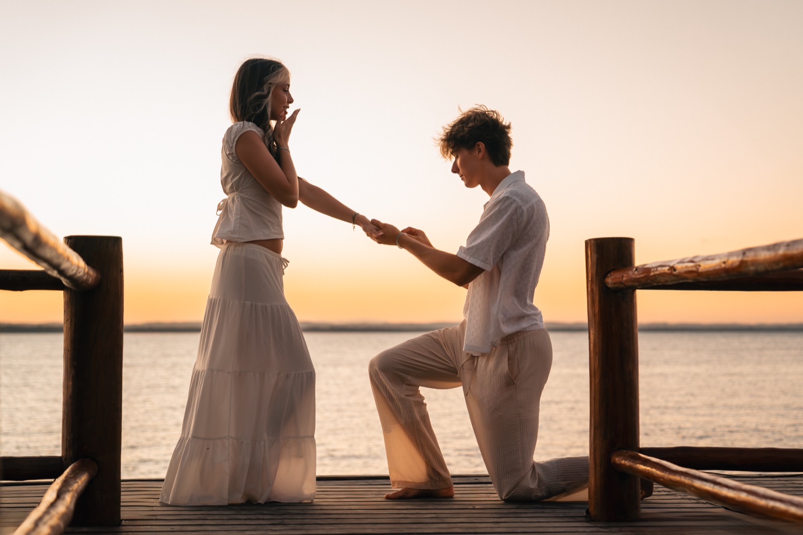 Pedido de casamento fotografado ao pôr do sol em Morro de São Paulo