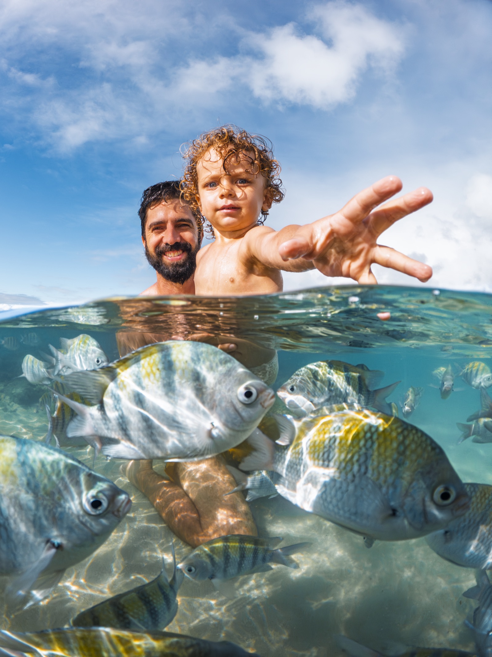 Ensaio subaquático em família nas piscinas naturais da Quarta Praia